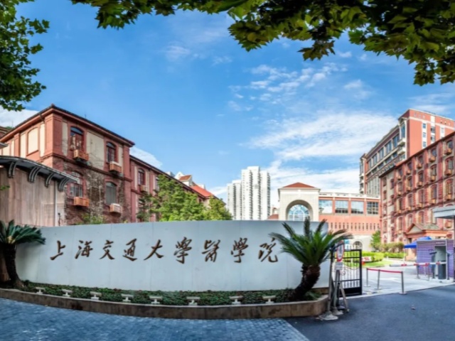 登晨生物为上海交通大学医学院部署氮气发生器系统